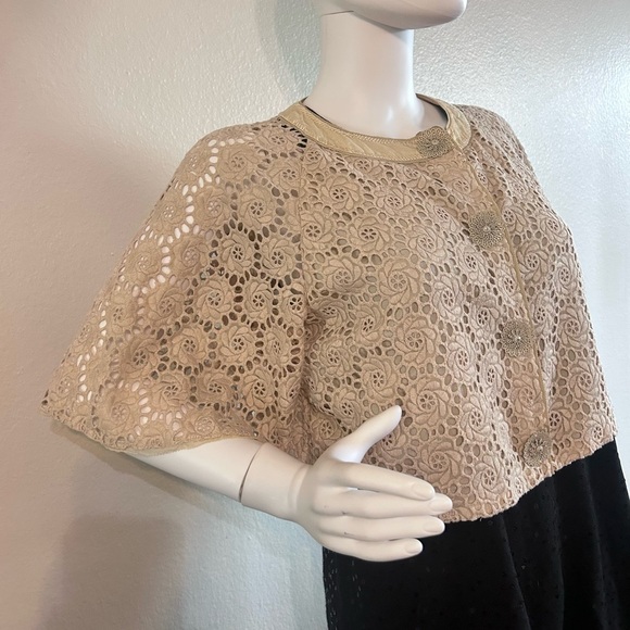 Elie Tahari Women's  Cropped Cardigan ~ Cream Eyelet Decorative Snaps - Picture 2 of 7